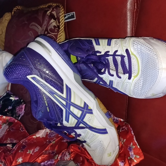 ASICS Gel Rocket running shoes, size 12 - Picture 3 of 8